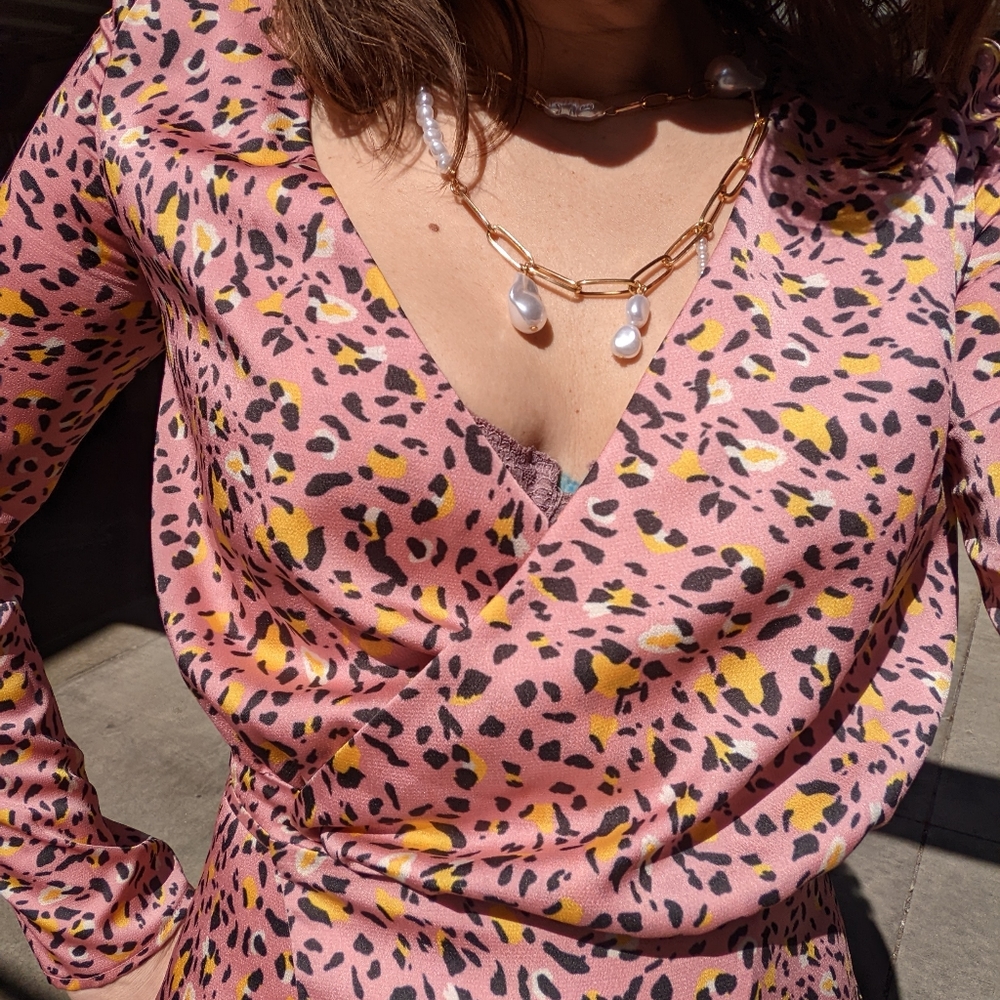 Like New Pink Leopard Print Long Sleeve Satin Midi Wrap Dress small - Picture 12 of 15